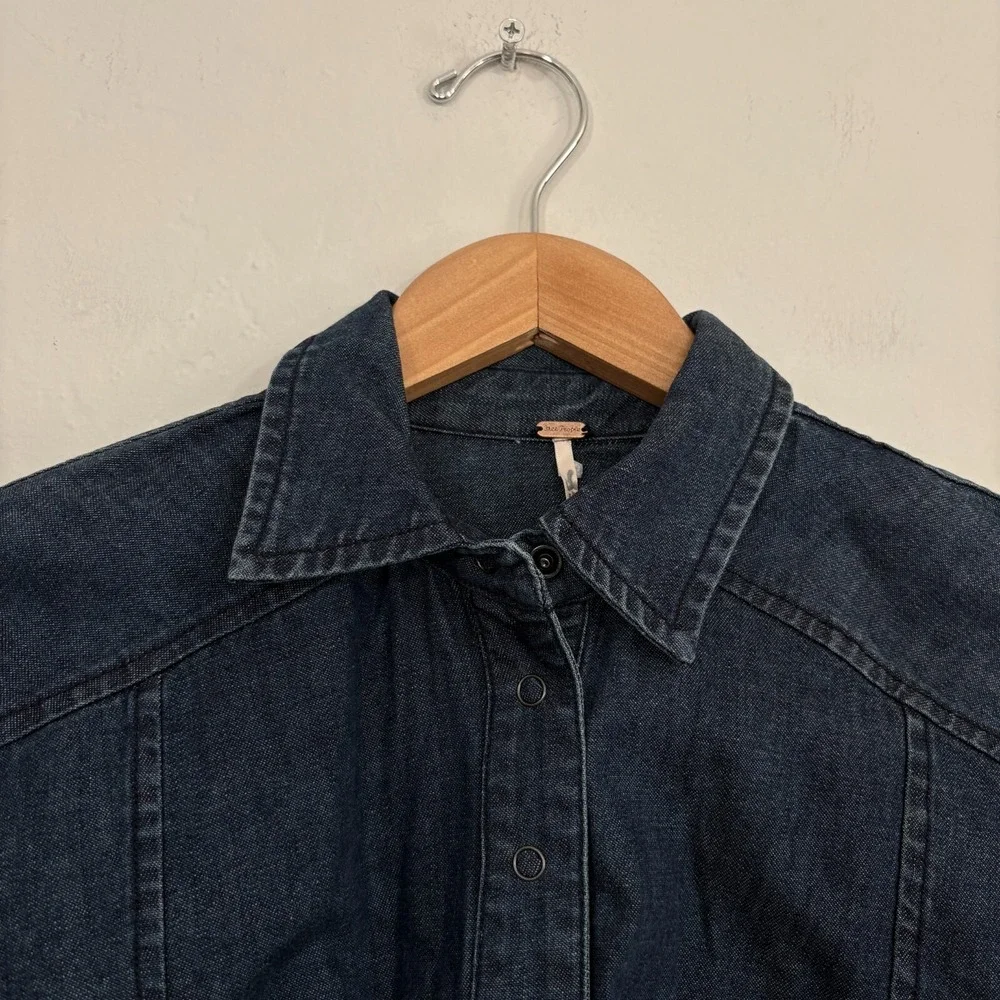 Free People Chambray Denim Jacket Women Size XS Blue Snaps New - Picture 3 of 14